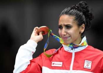 بطلة المبارزة بالسيف إيناس البوبكري تعلن إعتزالها