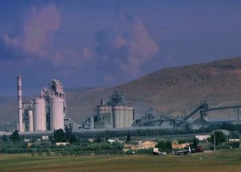 شركة أسمنت أم الاكليل بتاجروين تنفي توقف نشاطها التجاري