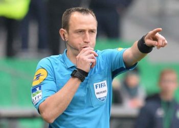 طاقم تحكيم فرنسي للقاء تونس والبرازيل