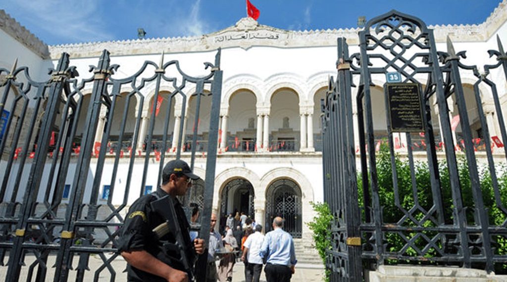 لشبهة انتحاله صفة مساعد وكيل الجمهورية: بطاقة ايداع بالسجن في حق كاتب  محكمة سابق