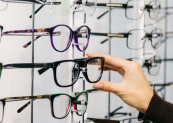 إدارة الطب المدرسي بالقصرين توفر 506 نظارة طبية لتلاميذ الجهة