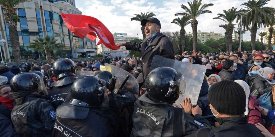 منظمات تندد بالعنف البوليسي في التعامل مع الإحتجاجات