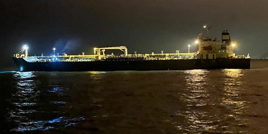 وصول باخرتين محمّلتين بالبنزين لتونس