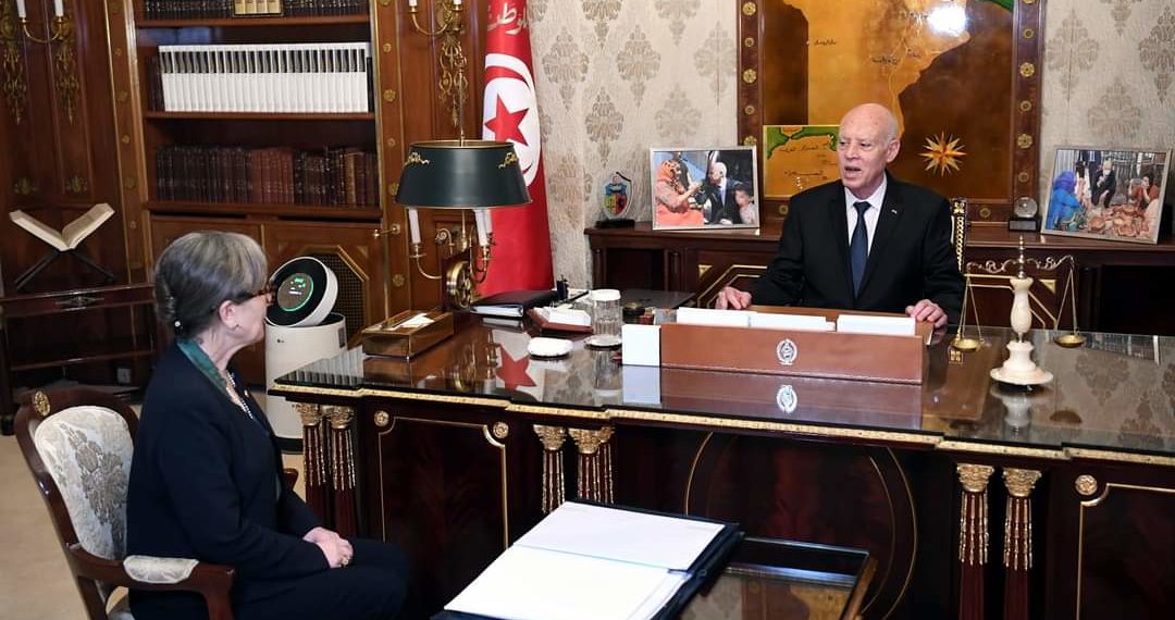 سعيّد: “هناك من يسعى إلى ضرب الدولة من خلال التطاول على رموزها والارتماء في أحضان قوى أجنبية”