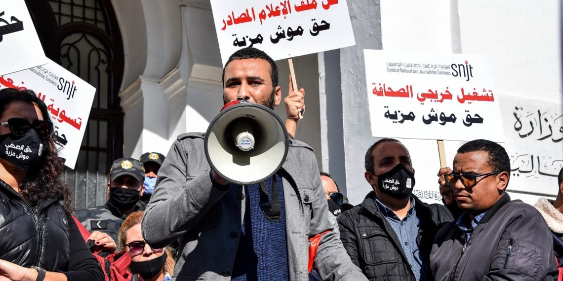 نقابة الصحفيين تطالب بتسوية وضعية المؤسسات الاعلامية وقد تلجأ للتصعيد ومقاطعة تغطية الإنتخابات التشريعية