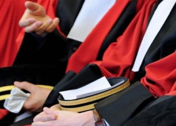 القضاة المعفيون ينددون بامتناع مؤسسات الدولة عن تطبيق أحكام القضاء القاضية بتوقيف تنفيذ أوامر الإعفاء