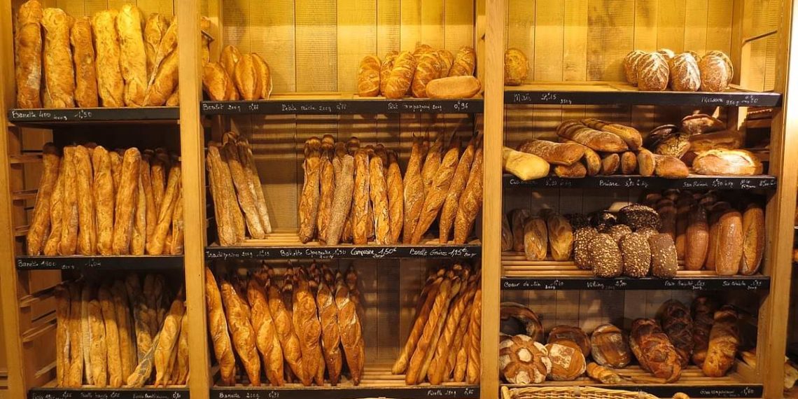 المخابز تستأنف نشاطها بعد التوصل إلى اتفاق مع وزارة