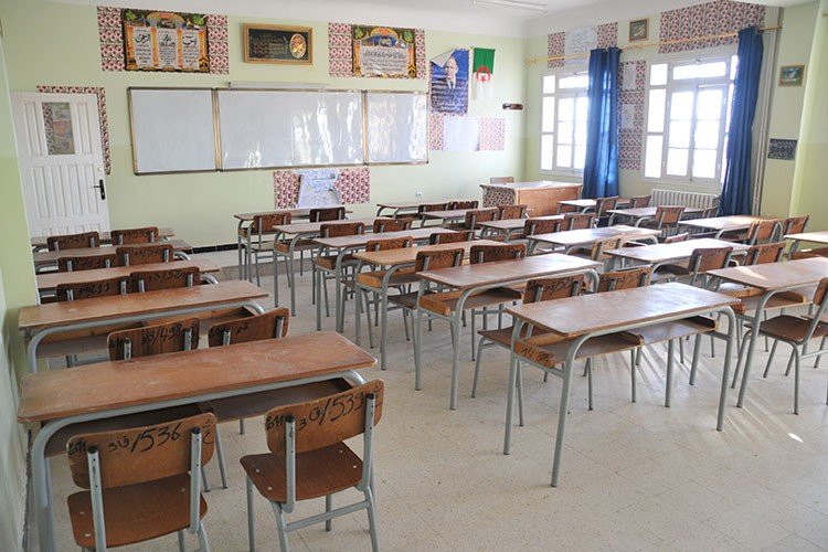 المعلمين النواب والمتعاقدون يواصلون مقاطعة الدروس