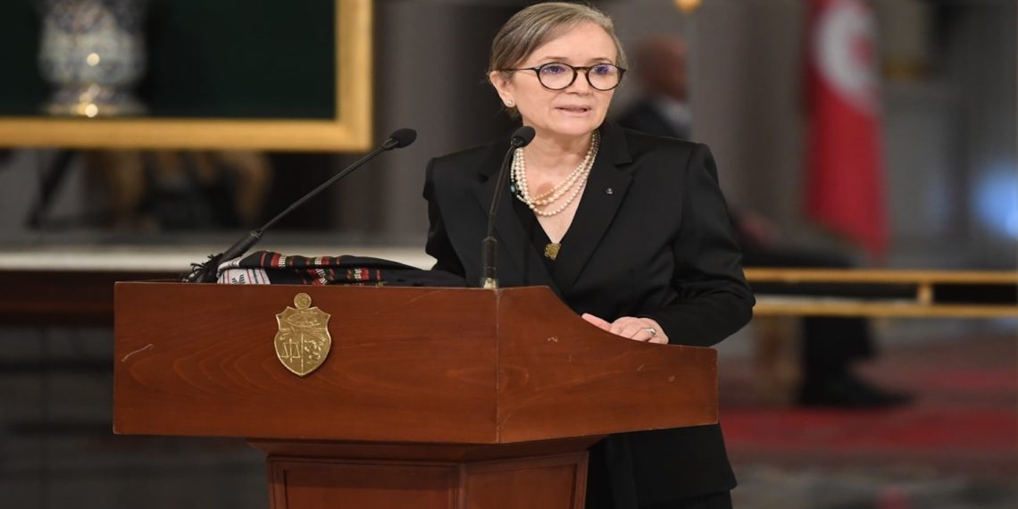 بودن مخاطبة الشباب: “تونس وطنكم أولى بكم لكم فيها ما تعملون وما تصنعون وما تبقون من أمل وما تحققون من أحلام فلنكن صانعي حياة”