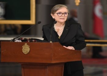 بودن مخاطبة الشباب: “تونس وطنكم أولى بكم لكم فيها ما تعملون وما تصنعون وما تبقون من أمل وما تحققون من أحلام فلنكن صانعي حياة”