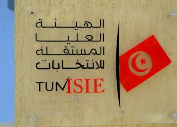 الاحتفاظ بأشخاص مشتبه بهم في الحصول على تزكيات بطرق غير قانونية