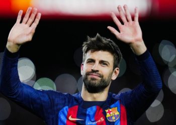 ما بين تشافي وشاكيرا.. بيكيه يكشف عن سبب اعتزاله كرة القدم