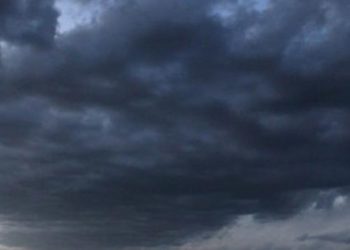 اليوم: أمطار متفرقة بالسواحل الشرقية وانخفاض طفيف للحرارة