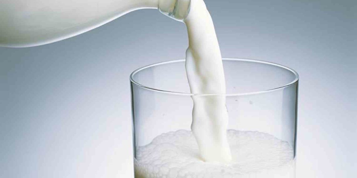 المنظمة الفلاحية تطالب بزيادة 600 مليم في سعر الحليب عند الإنتاج