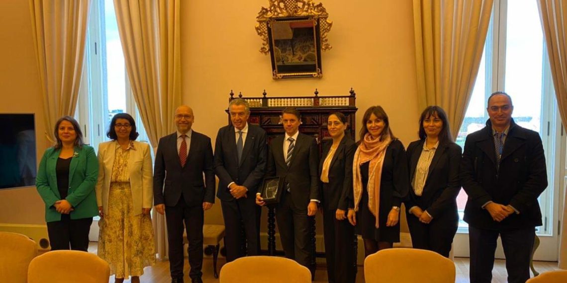 في اطار مساعيها لبناء شراكات اقتصادية جديدة لتونس: رئيس كونكت يتفق مع نائب وزير خارجية تشيكيا على تكثيف التعاون وامضاء مذكرة تفاهم مع غرفة التجارة والصناعة البلغارية