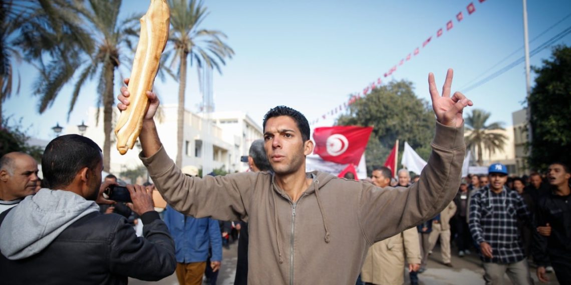 مؤنسات مصطفى عطية: إزدحم القاع وانسدت السبل