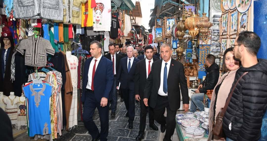 سعيّد في جولة بأسواق المدينة العتيقة وشارع الحبيب بورقيبة