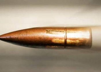 وفاة أمني أُصيب برصاصة من مسدّسه