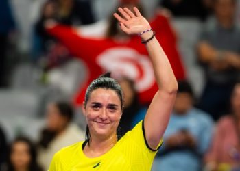 أنس جابر تُتوّج بجائزة بطلة العام من أجل السلام