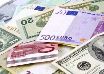 خبير اقتصادي يحذر من التراجع المستمر لاحتياطي تونس من العملة الصعبة