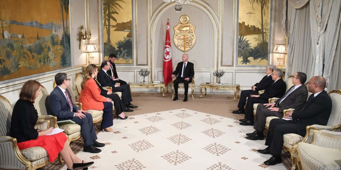 سفارة أمريكا: الوفد الامريكي أعرب عن دعمه لتطلع الشعب التونسي الى حكومة ديمقراطية شفافة تخضع للمساءلة