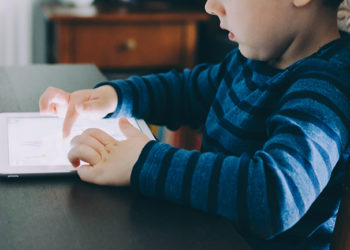 وكالة السلامة المعلوماتية تحذّر من خطورة الألعاب الإلكترونيّة على الأطفال