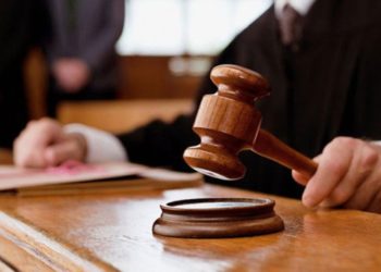 إيقاف عون أمن إعتدى على مواطنين أجنبيين بسلاح أبيض
