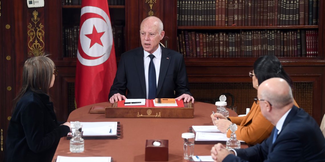 قيس سعيّد لبودن: يجب توضيح الوضع المالي في تونس في منتدى دافوس