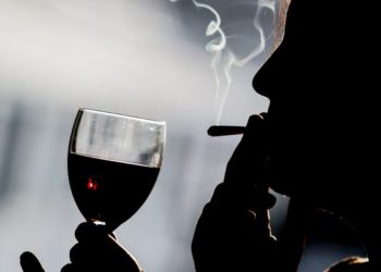 دراسة للمعهد الوطني للصحة ووزارة التربية:   إرتفاع استهلاك الكحول والمخدرات في صفوف التلاميذ التونسيين