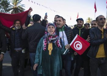 نحنُ نحتاجُ من يخففُ عنّا … لا من يزيدنا هموماً .. المعارضة المتصارعة لا تراقب ولا توازن ولا تعطي الأمل