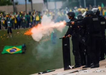 البرازيل: إدانة دولية واسعة لاقتحام أنصار بولسونارو مقار حكومية وإعفاء حاكم برازيليا من منصبه لـ90 يوما