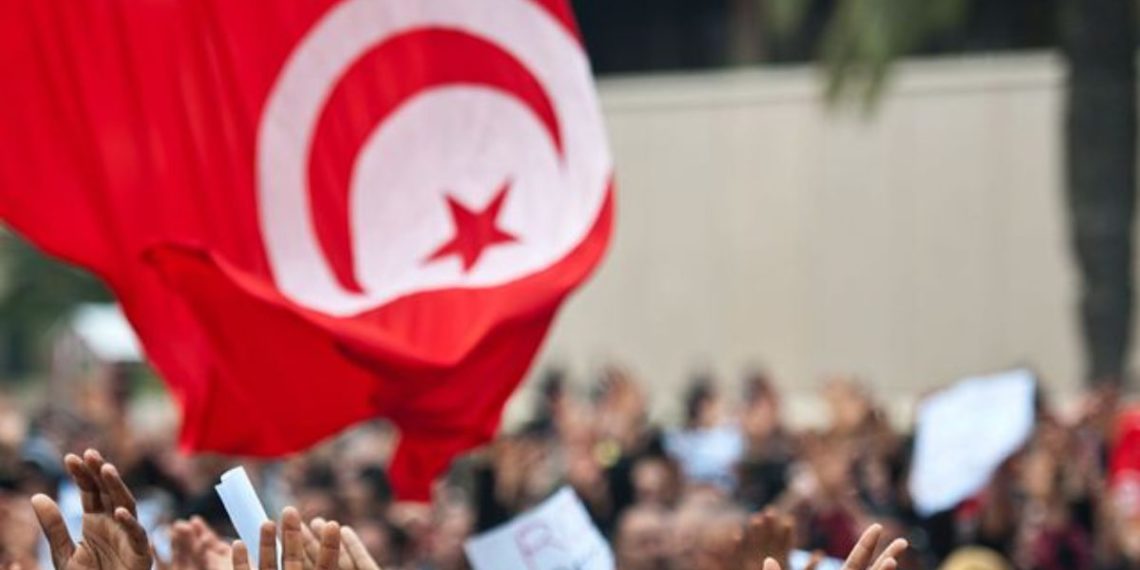 “تصديا للعبث بمصائر الوطن”: أحزاب سياسية تدعو للتظاهر يوم 14 جانفي