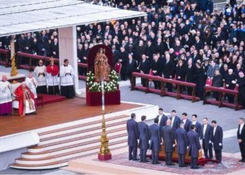 جنازة عامة للبابا بندكتوس السادس عشر: البابا الحالي يودع سلفه في سابقة تاريخية