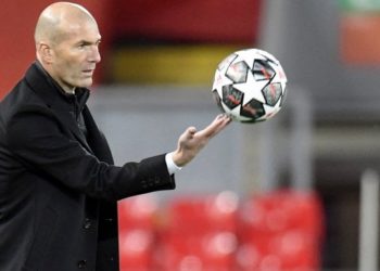 فضيحة في فرنسا:رئيس الجامعة يتحامل على زيدان ويحتقره علنا