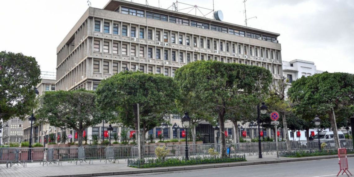 الداخلية: الإحتفاظ ب9 أشخاص من أعضاء مكتب تنفيذي لإحدى النقابات الأمنية ووسطاء