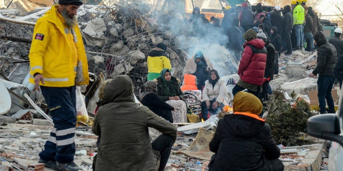 معجزة”.. إنقاذ طفلين بقيا تحت الأنقاض 5 أيام