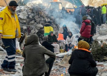 معجزة”.. إنقاذ طفلين بقيا تحت الأنقاض 5 أيام