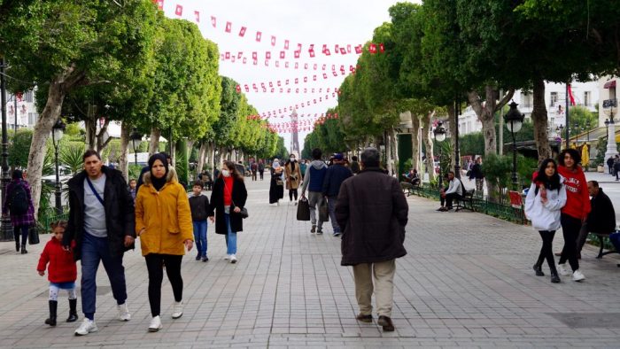 قلب العاصمة يرزح تحت وطأة الاهمال والأوساخ والتجارة الموازية وشارع بورقيبة يرثي نفسه: وَدَاعًا أَيُّهَا الشّارِعُ الجَمِيلُ