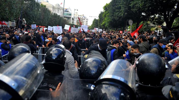 المفوض السامي لحقوق الإنسان يعبر عن قلقه إزاء “تفاقم القمع تجاه المعارضة والمجتمع المدني في تونس”