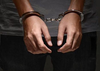 قاعدة المتهم بريء حتى تثبت إدانته أبداً لا تعني بقاء المتهم حراً طليقاً وعدم توقيفه أو يترك متخفيا