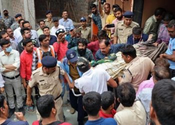 عشرات القتلى والجرحى في انهيار أرضية معبد في الهند