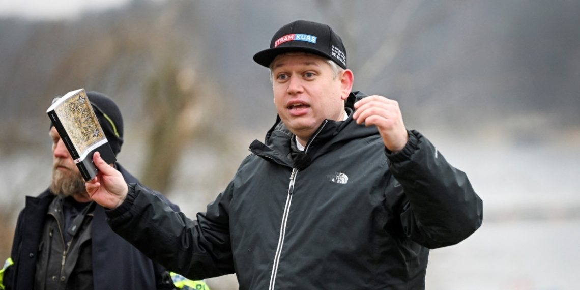 بريطانيا تمنع “حارق المصاحف” الدنماركي من دخول البلاد