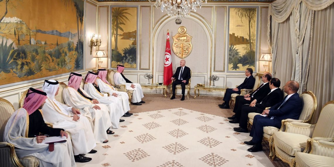 خلال استقباله من طرف رئيس الجمهورية ورئيسة الحكومة رئيس مجلس الوزراء القطري يعد بتكثيف التعاون الاقتصادي مع تونس