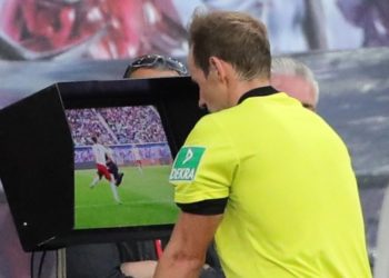 بداية من الغد: إعادة اعتماد تقنية ”الفار” في مباريات الرابطة المحترفة الأولى لكرة القدم