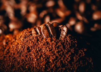 حجز 46 طناً من القهوة في مخزن بمقرين