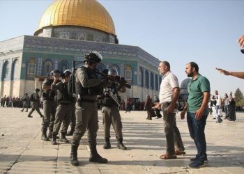 قوات الإحتلال الإسرائيلي تمنع الفلسطينيين من أداء صلاة الجمعة بالمسجد الأقصى