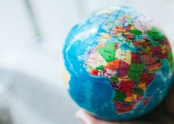 إشارات أحمد الحمروني:” ألوان إفريقيّة “