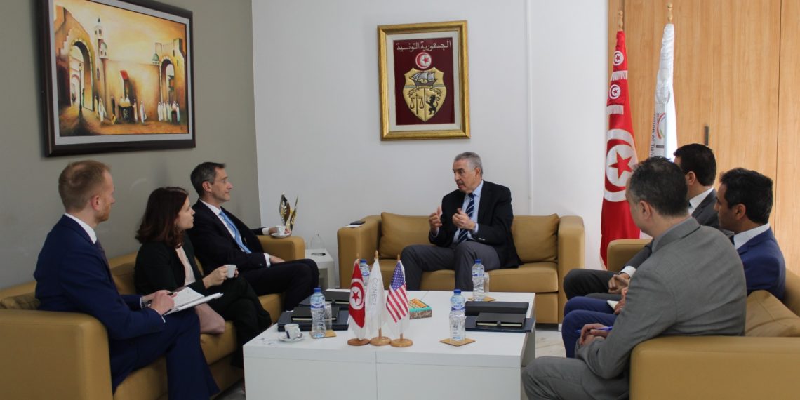 السفير الأمريكي يزور مقر كونكت ويلتقي رئيسها