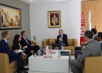 السفير الأمريكي يزور مقر كونكت ويلتقي رئيسها