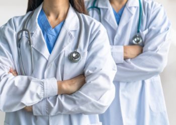 عمادة الأطباء تؤكد وجود مشروع تعاون في مجال تنقّل الأطباء بين تونس وليبيا